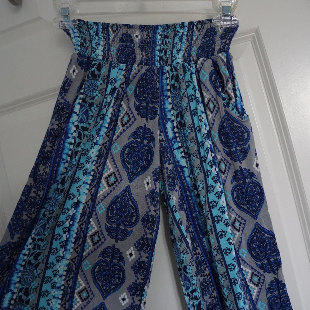 Flowy patterned pants